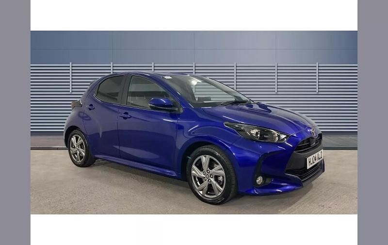 Blue Used 2024 Toyota Yaris Hybrid Hatchback | £17,430 (Good price) - Image 1/4