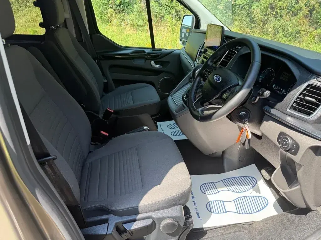 Used Ford Tourneo Custom Titanium 130 HP (95 kW) 2024 Silver Van