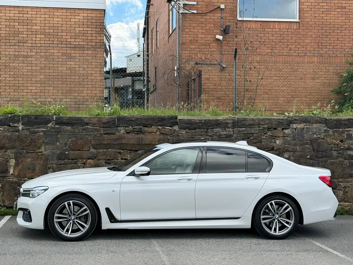 Used BMW 730 M Sport 265 HP (194 kW) 2016 White Sedan