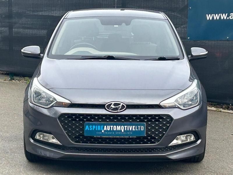 Used Hyundai i20 SE 100 HP (73 kW) 2015 Grey Hatchback