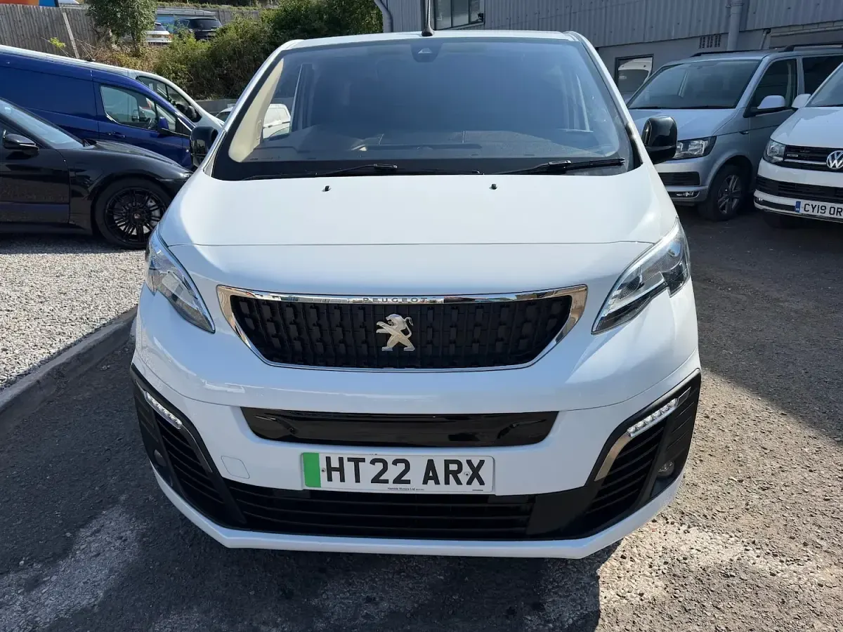 Used Peugeot e-Expert 100 kW (136 HP) 2022 White Van