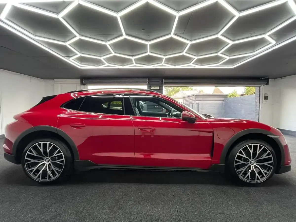 Used Porsche Taycan 4S Cross Turismo Cross Turismo 419 kW (571 HP) 2022 Red Estate