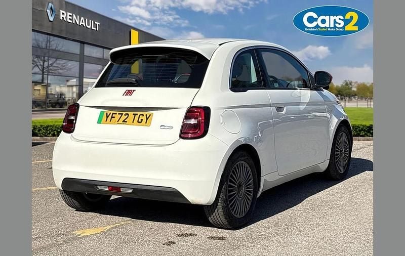 Used Fiat 500e Red 86 kW (118 HP) 2022 White Hatchback