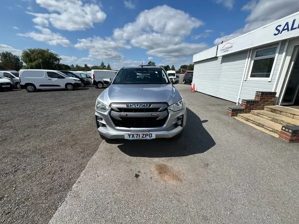 Używany Isuzu Pick up 164 KM (120 kW) 2021 Srebrny Pickup
