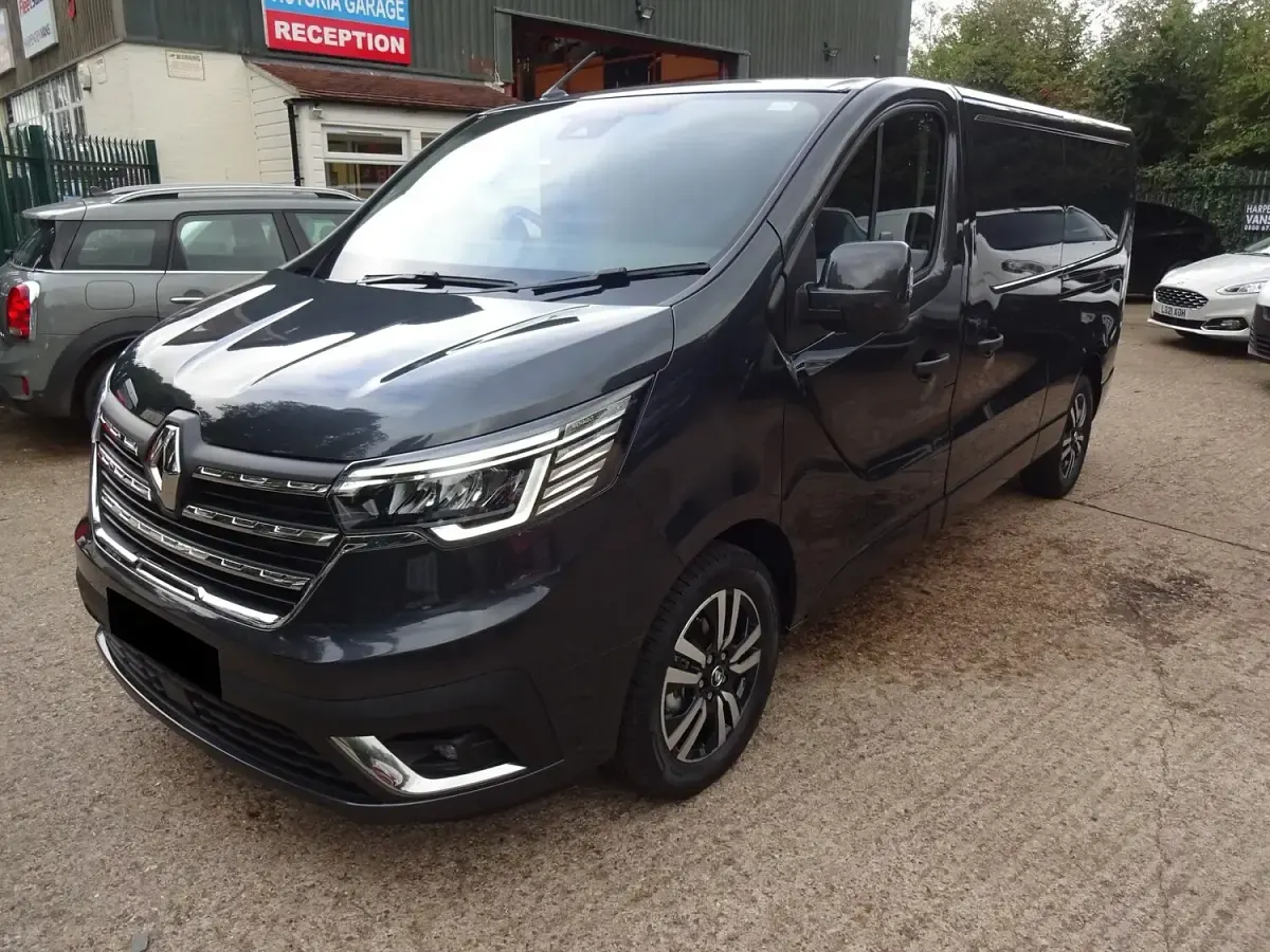 New Renault Trafic 148 HP (108 kW) 2025 Black MPV