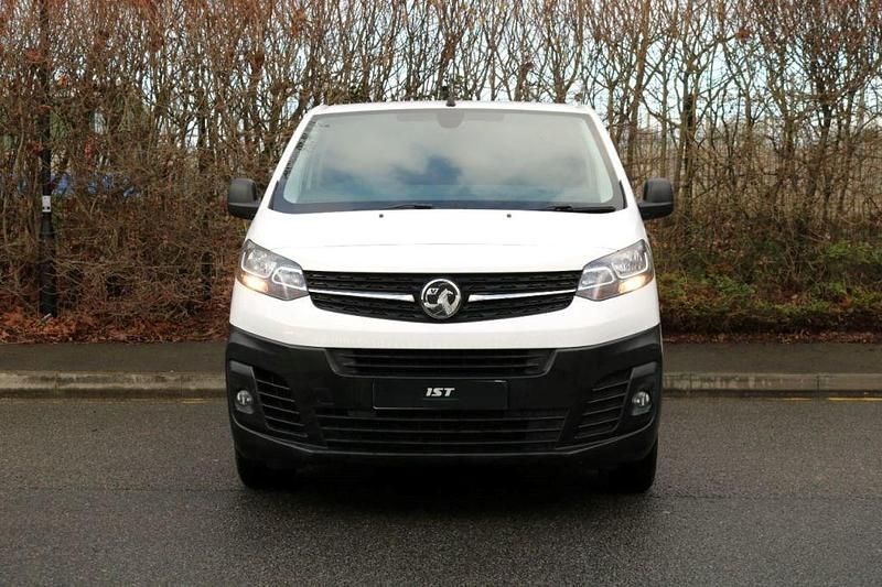 Used Vauxhall Vivaro 100 HP (73 kW) 2022 White MPV