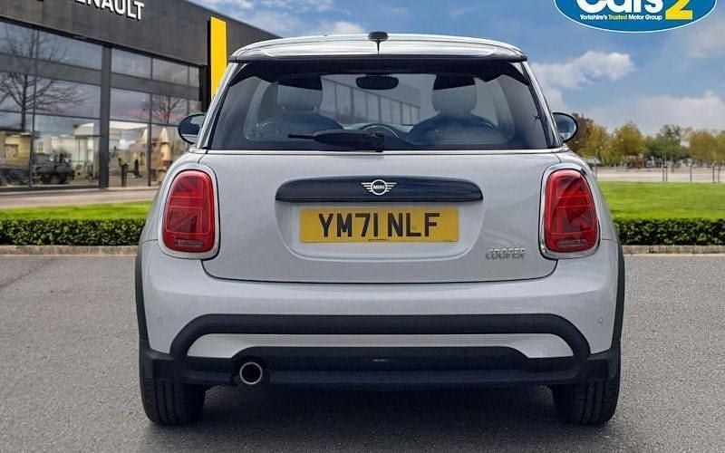 Begagnad Mini Cooper Classic 136 HK (100 kW) 2022 Silver Halvkombi