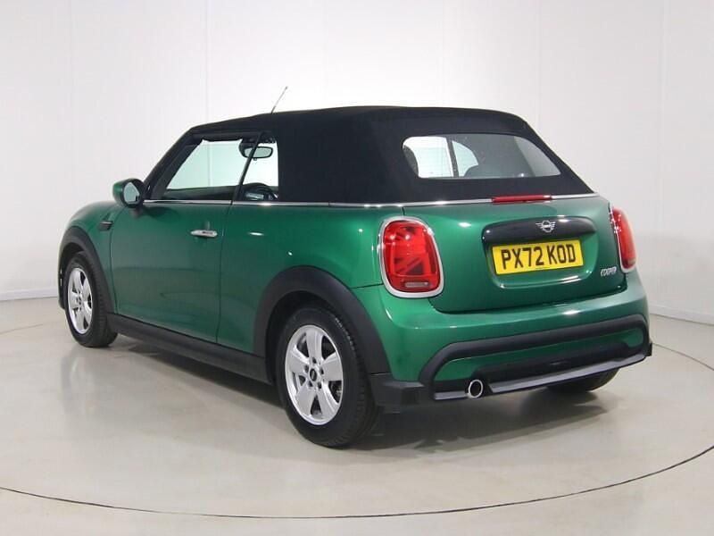 Begagnad Mini Cooper Classic 134 HK (98 kW) 2022 Grön Halvkombi