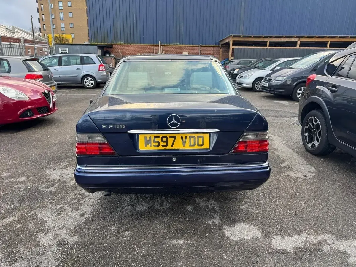 Used Mercedes E200 1995 Blue Sedan