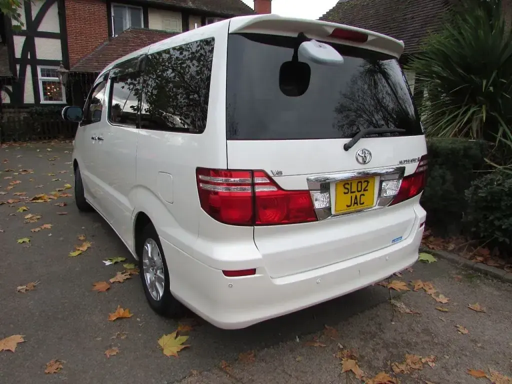 Used Toyota Alphard 220 HP (161 kW) 2006 White MPV