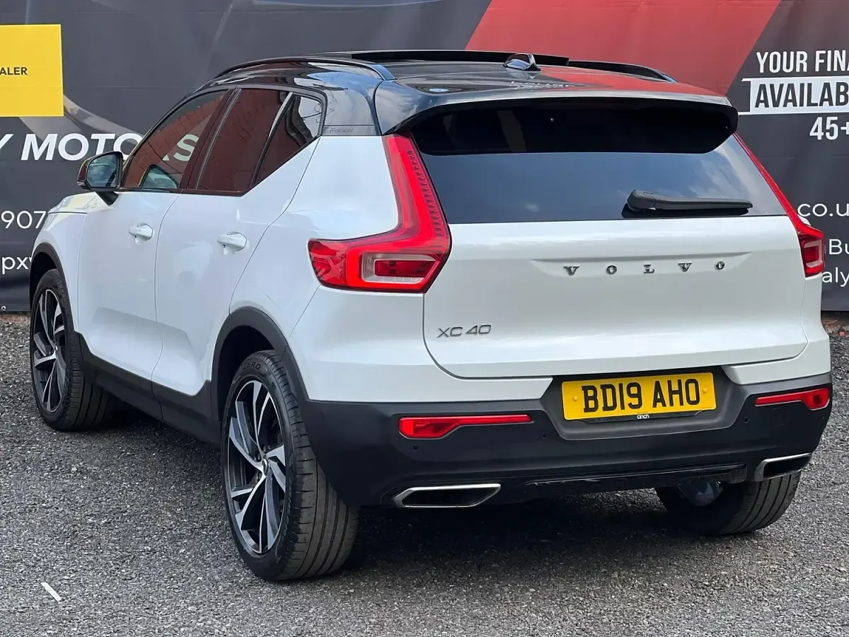 Used Volvo XC40 R-Design Pro 2019 White SUV