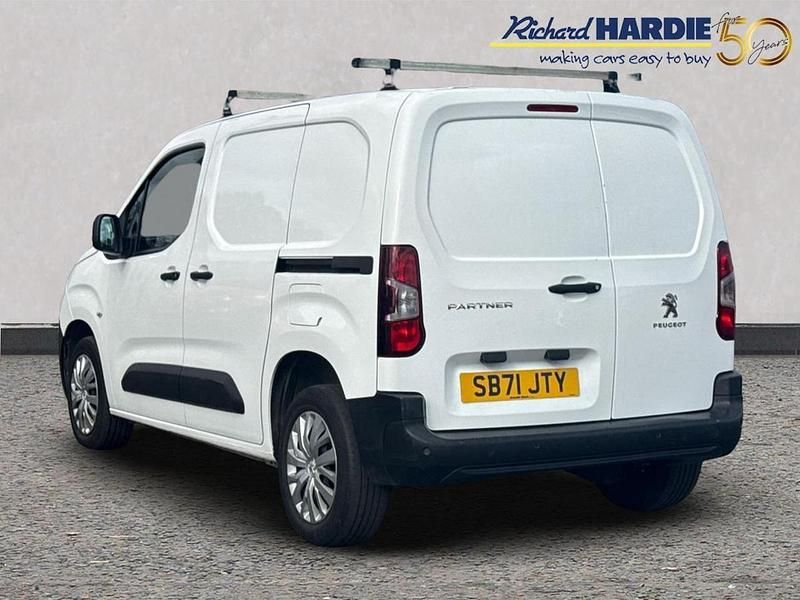 Used Peugeot Partner Premium 100 HP (73 kW) 2022 White MPV