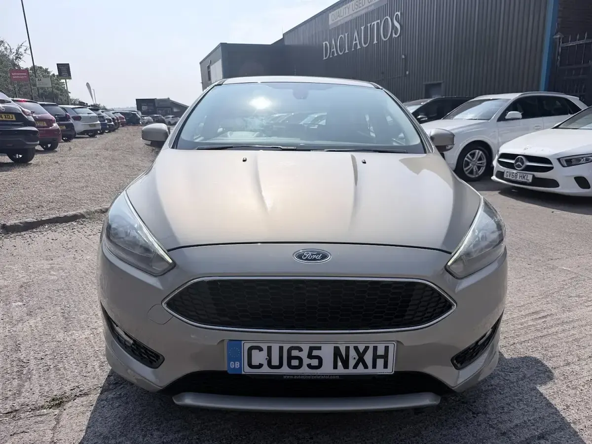 Used Ford Focus Zetec 120 HP (88 kW) 2015 Silver Hatchback