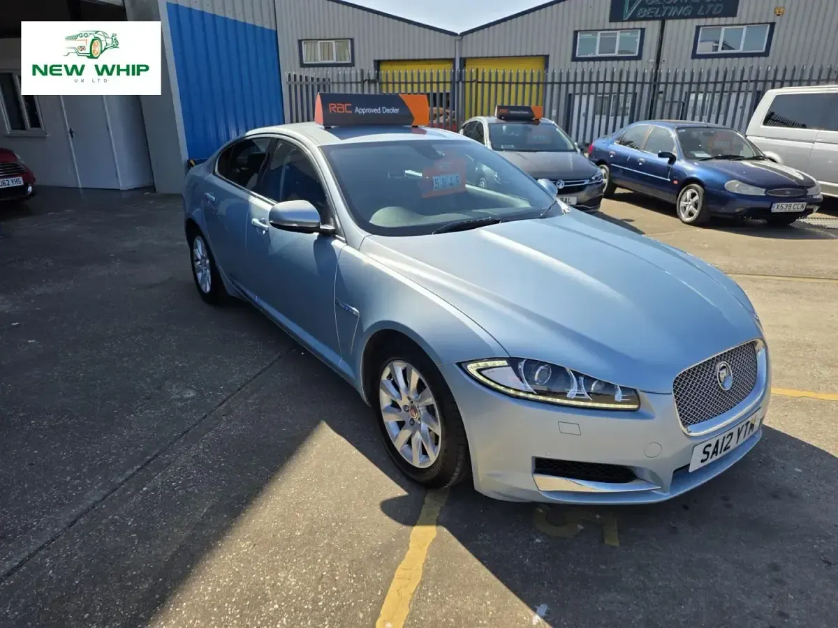 Usado Jaguar XF Premium Luxury 190 HP (139 kW) 2012 Azul Sedan