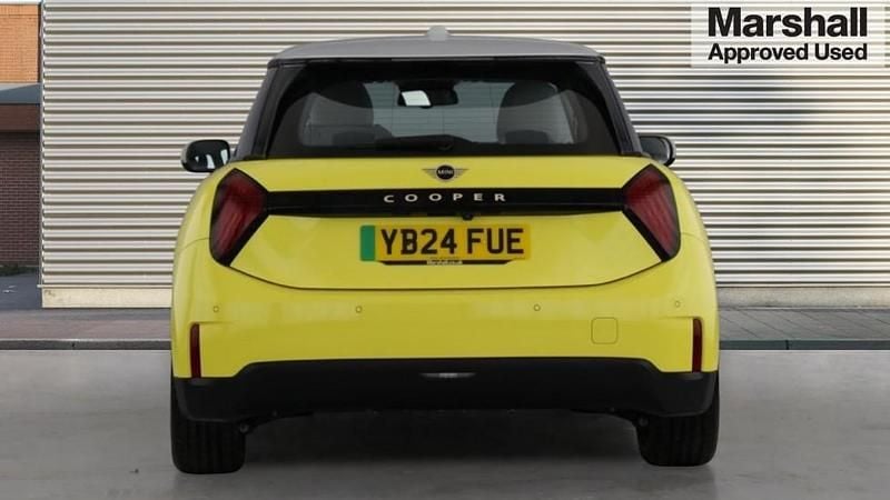 Used Mini Cooper Classic 135 kW (184 HP) 2024 Yellow Hatchback