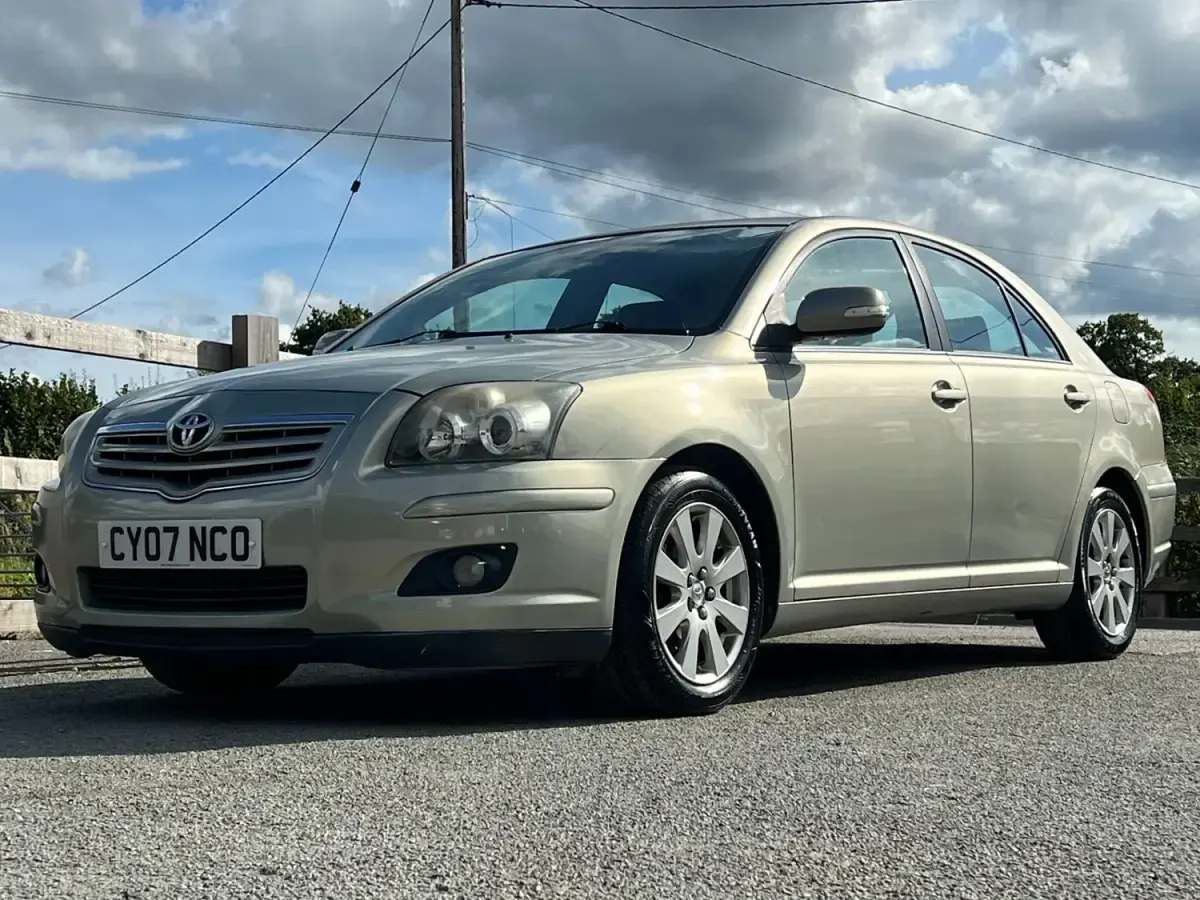 Usado Toyota Avensis 2007 Prateado Citadino