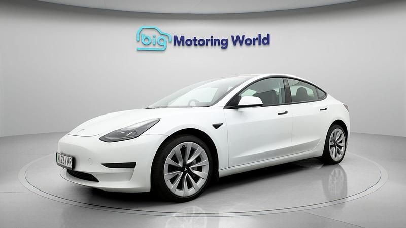 Used Tesla Model 3 Standard Range Plus 222 kW (302 HP) 2021 White Sedan