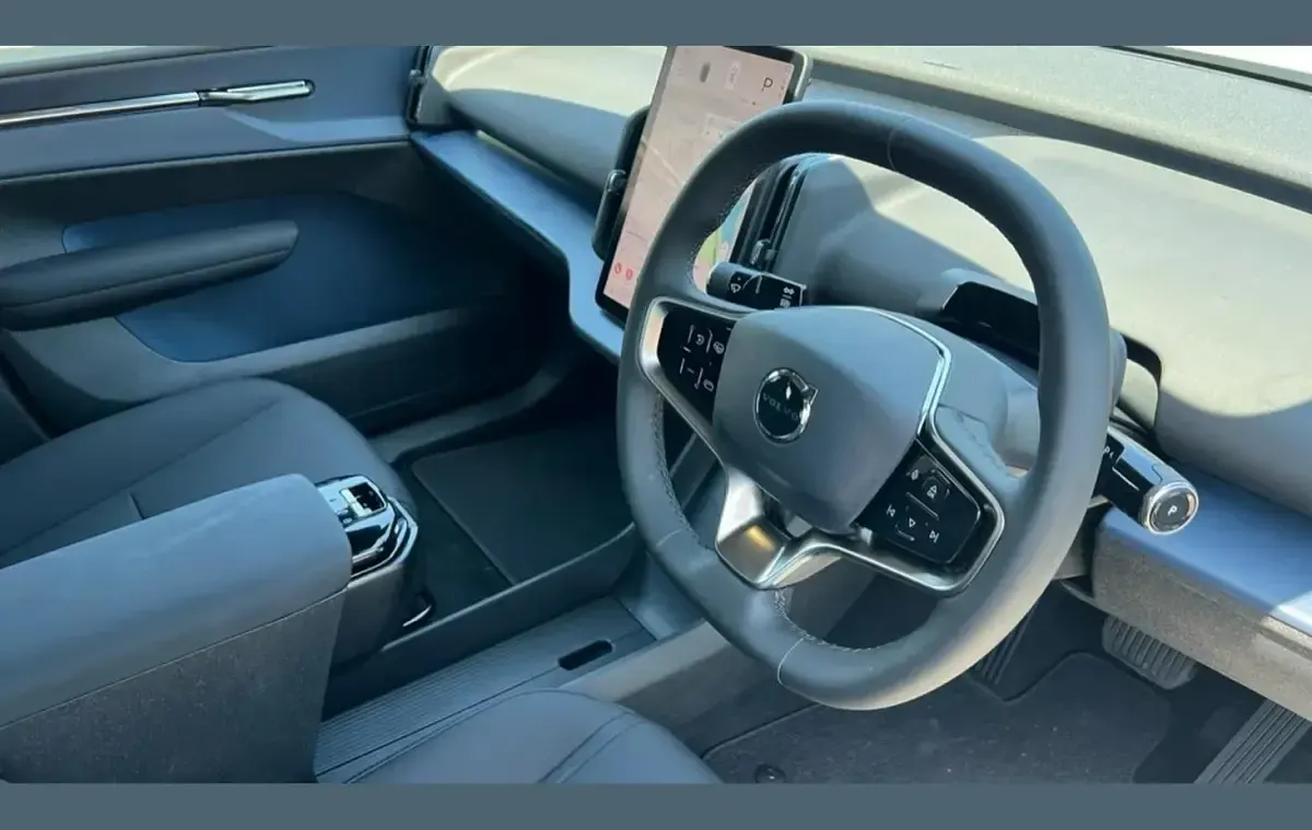 New Volvo EX30 Plus 196 kW (267 HP) 2026 White SUV