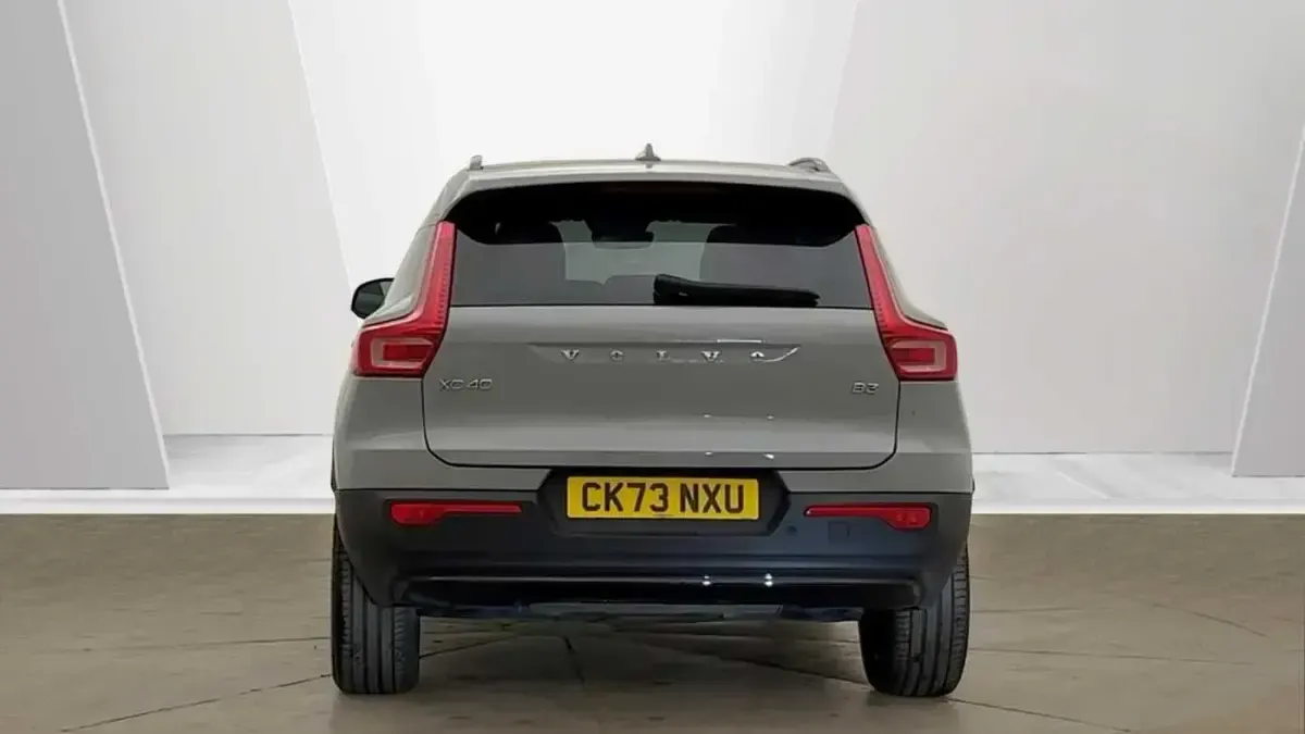 Used Volvo XC40 Plus 161 HP (118 kW) 2023 Grey SUV