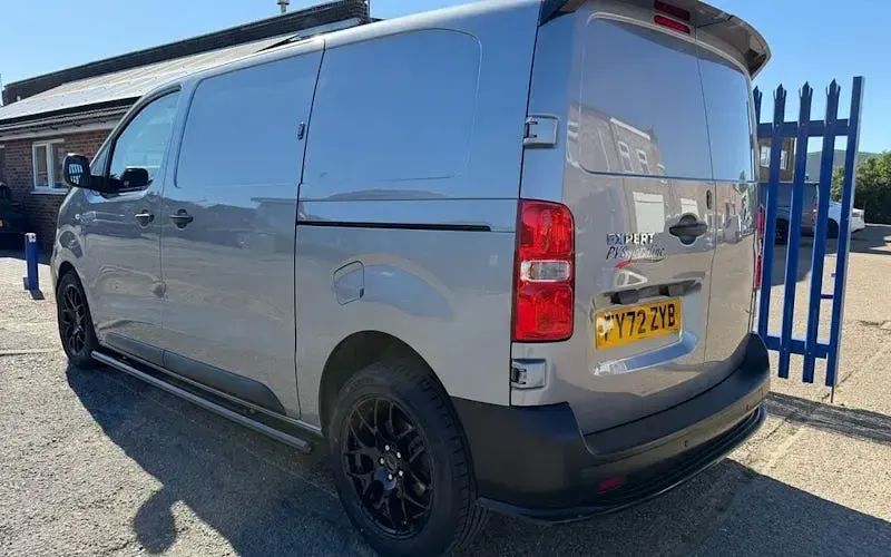 Begagnad Peugeot Expert Premium 144 HK (105 kW) 2022 Van