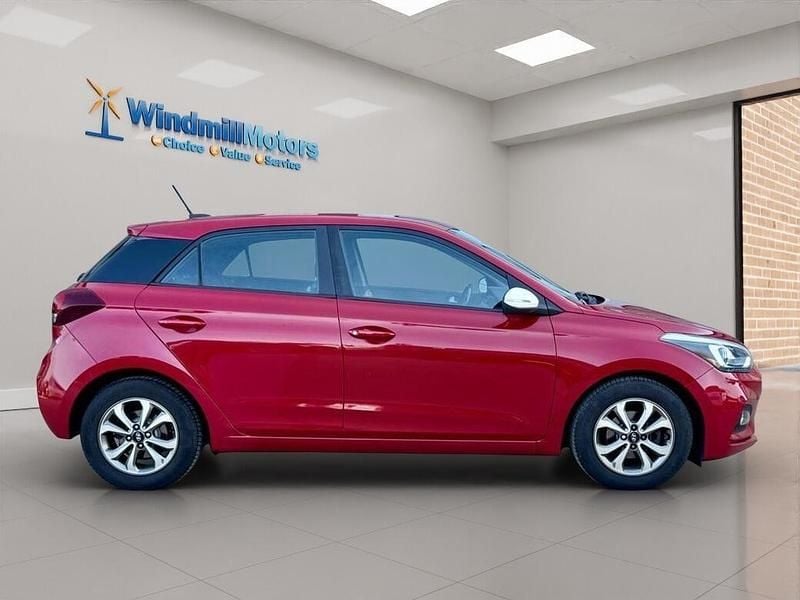 Used Hyundai i20 SE 84 HP (61 kW) 2019 Red Hatchback