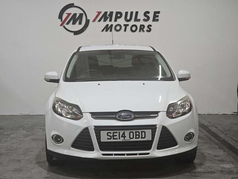 Used Ford Focus Zetec 2014 White Hatchback