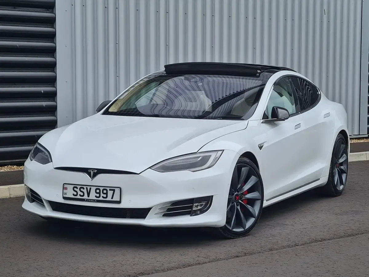 Used Tesla Model S 350 kW (476 HP) 2016 White Hatchback