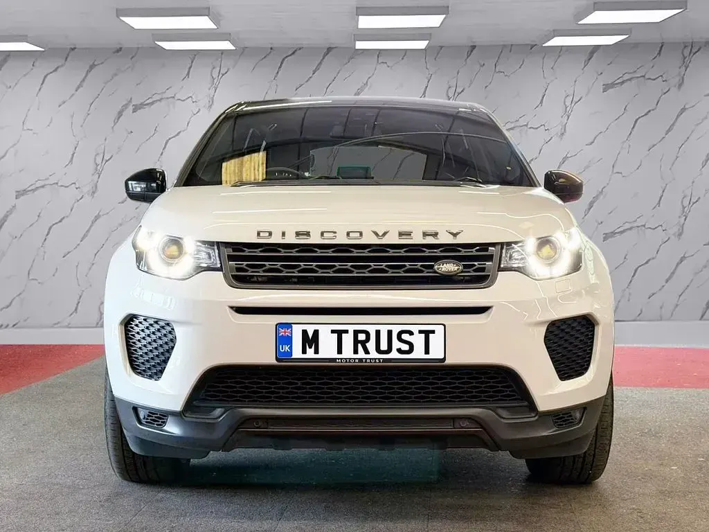 Used Land Rover Discovery Sport Landmark 180 HP (132 kW) 2019 White SUV