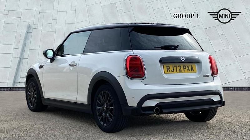 Used Mini Cooper Classic 136 HP (100 kW) 2022 White Hatchback