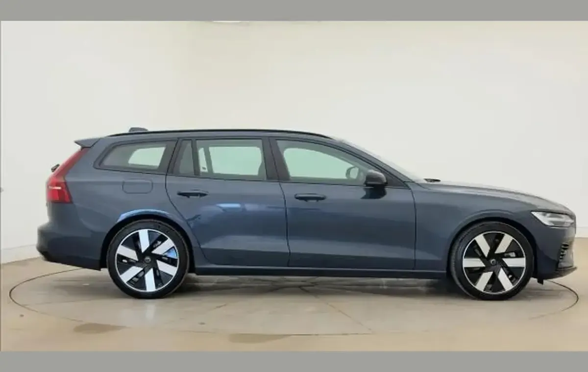 Used Volvo V60 Plus 345 HP (253 kW) 2025 Blue Estate
