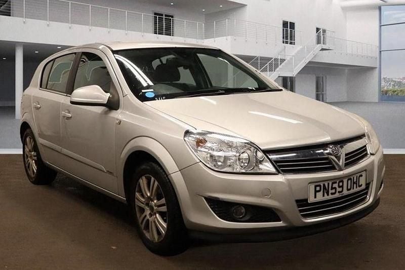 Silver Used 2009 Vauxhall Astra Elite Hatchback | £2,495 (Fair price) - Image 1/1
