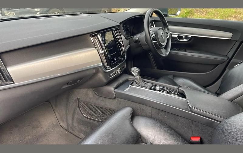 Used Volvo V90 Momentum 190 HP (139 kW) 2019 Grey Estate