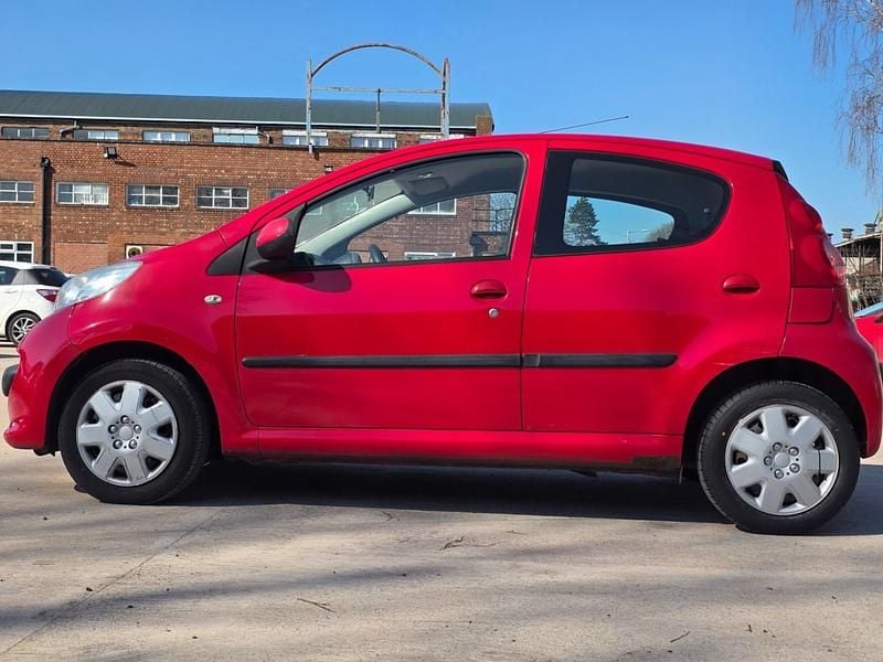 Used Peugeot 107 68 HP (50 kW) 2006 Red Hatchback