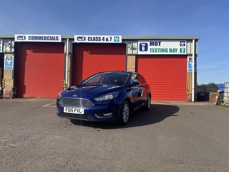 Begagnad Ford Focus Titanium 120 HK (88 kW) 2015 Blå Halvkombi