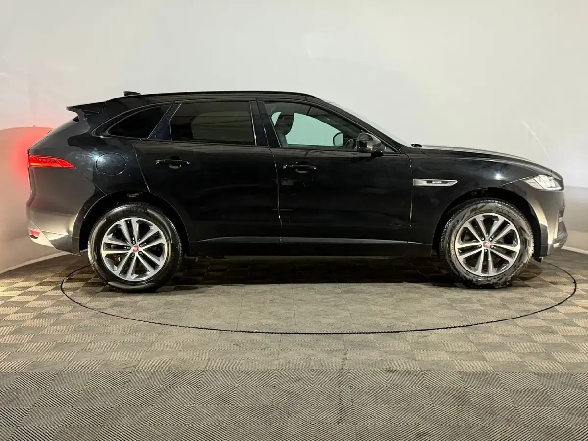 Used Jaguar F-Pace R-Sport 180 HP (132 kW) 2019 Black SUV