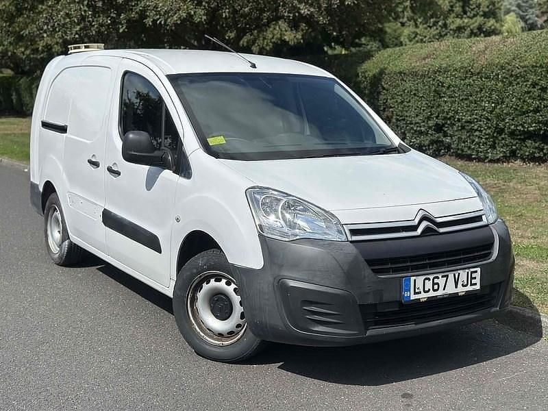 Used Citroën Berlingo 100 HP (73 kW) 2017 White MPV