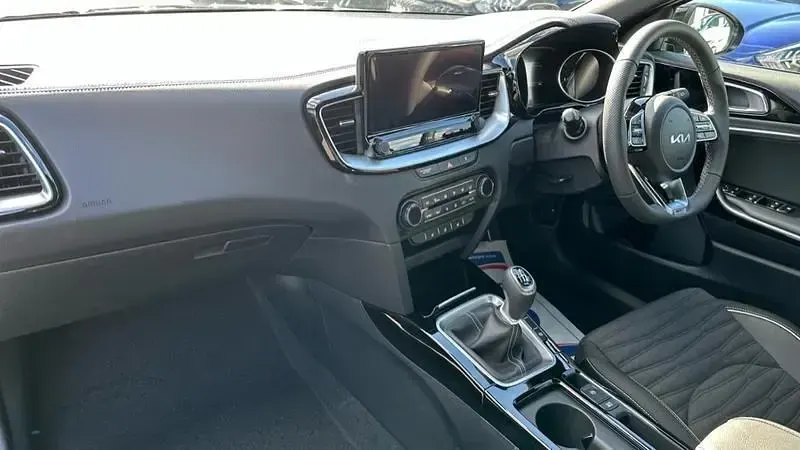 Usado Kia XCeed GT-Line 113 CV (83 kW) 2025 Negro SUV