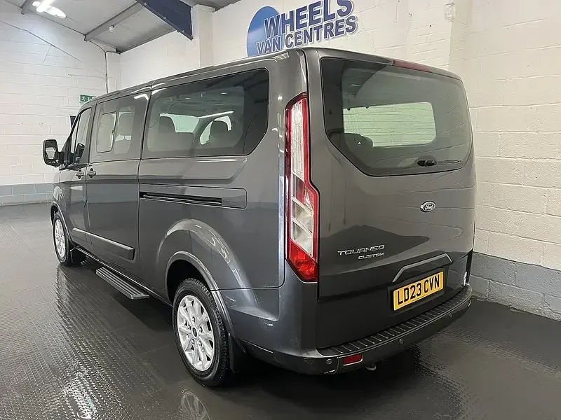 Usado Ford Tourneo Custom Titanium 2023 Magnetic (metallic colour) Van