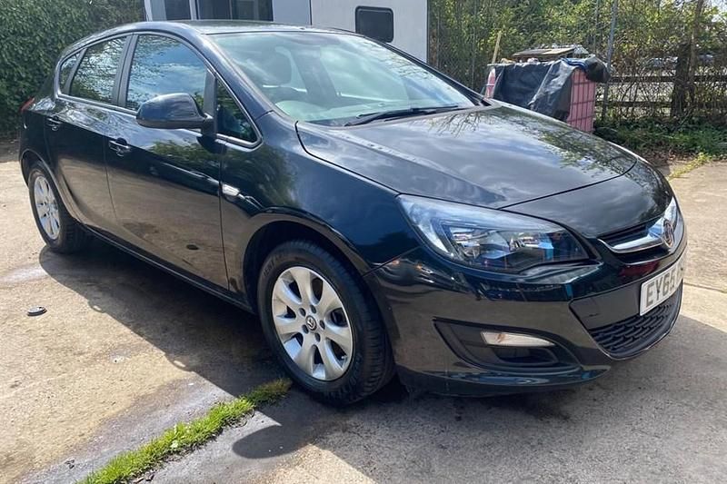 Black Used 2016 Vauxhall Astra Design Edition Hatchback | £4,000 (Super price) - Image 1/1