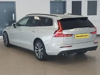 Used Volvo V60 Momentum 197 HP (144 kW) 2021 Gold Estate