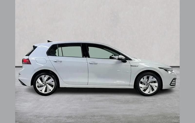 Second-hand VW Golf VIII Style 150 CP (110 kW) 2021 Alb Hatchback