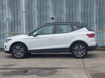 Begagnad Seat Arona SE Technology 95 HK (69 kW) 2023 Vit SUV