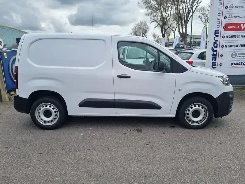 Used Citroën Berlingo 100 HP (73 kW) 2023 White MPV