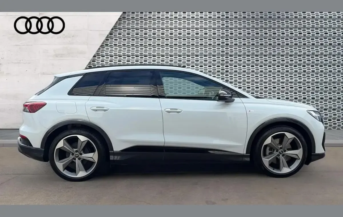 Used Audi Q4 e-tron Black Edition 210 kW (286 HP) 2025 White SUV