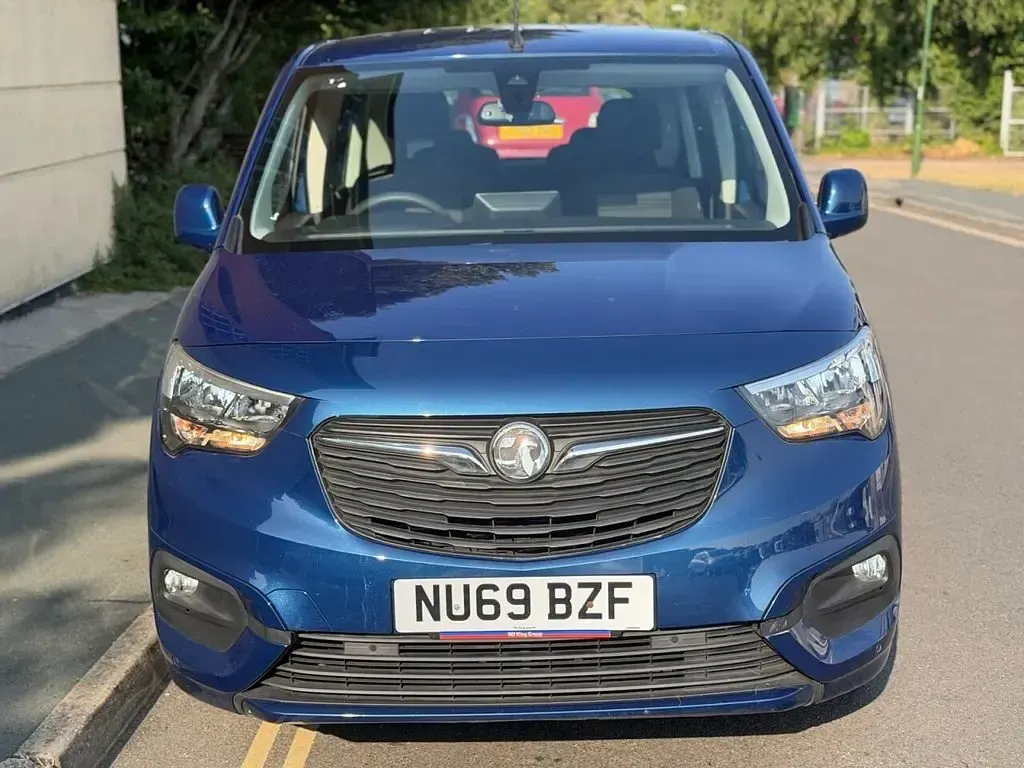 Used Vauxhall Combo S 110 HP (80 kW) 2019 Blue MPV