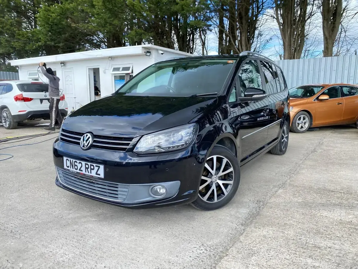 Used VW Touran SE 140 HP (102 kW) 2013 Black MPV