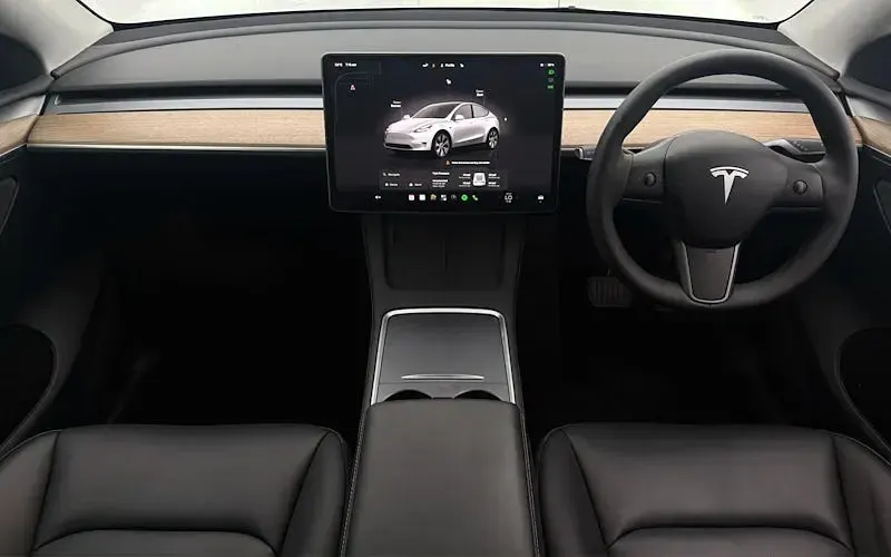 Used Tesla Model Y Standard Range 219 kW (299 HP) 2024 White SUV
