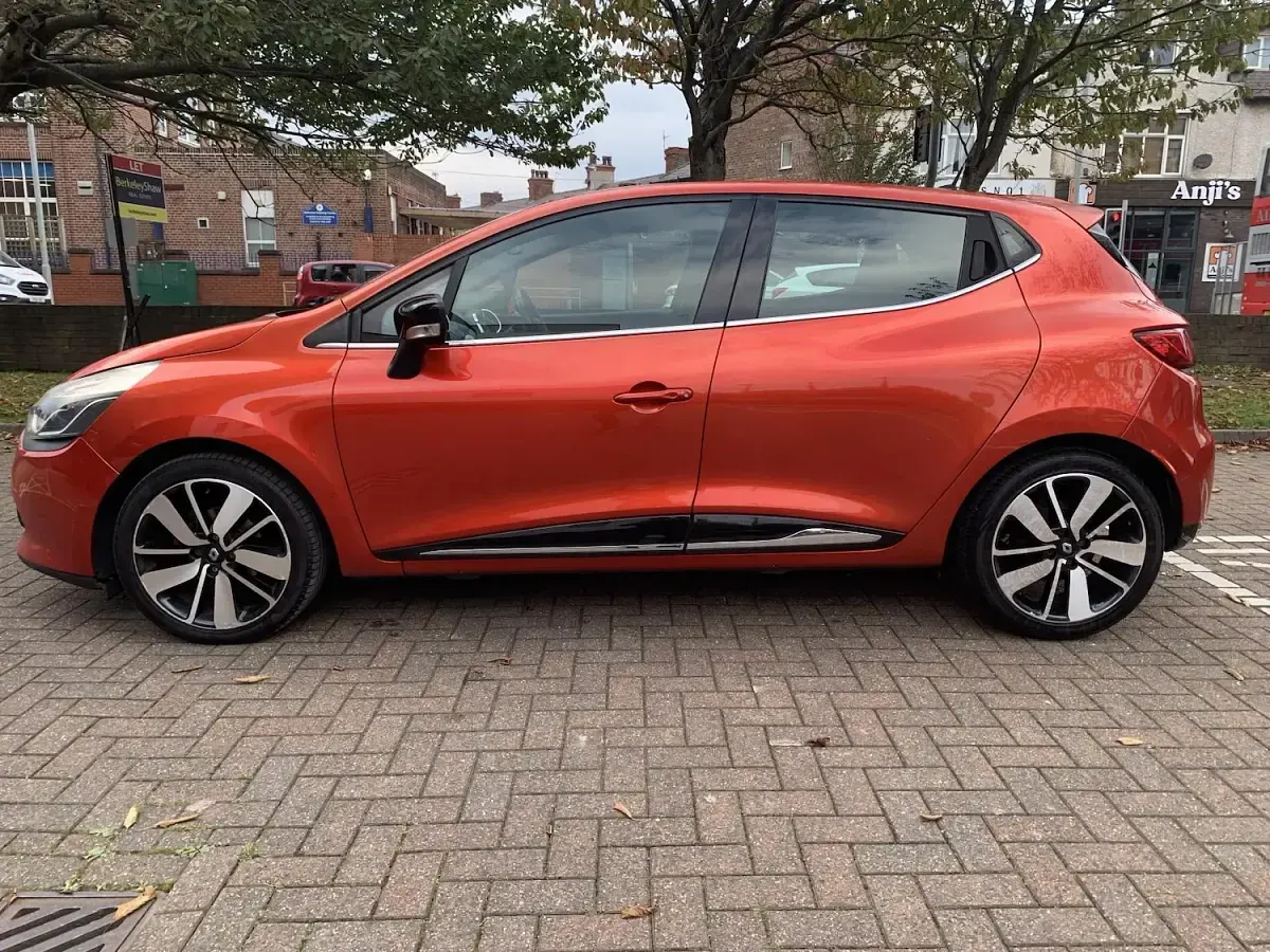Used Renault Clio Dynamique 90 HP (66 kW) 2014 Red Hatchback