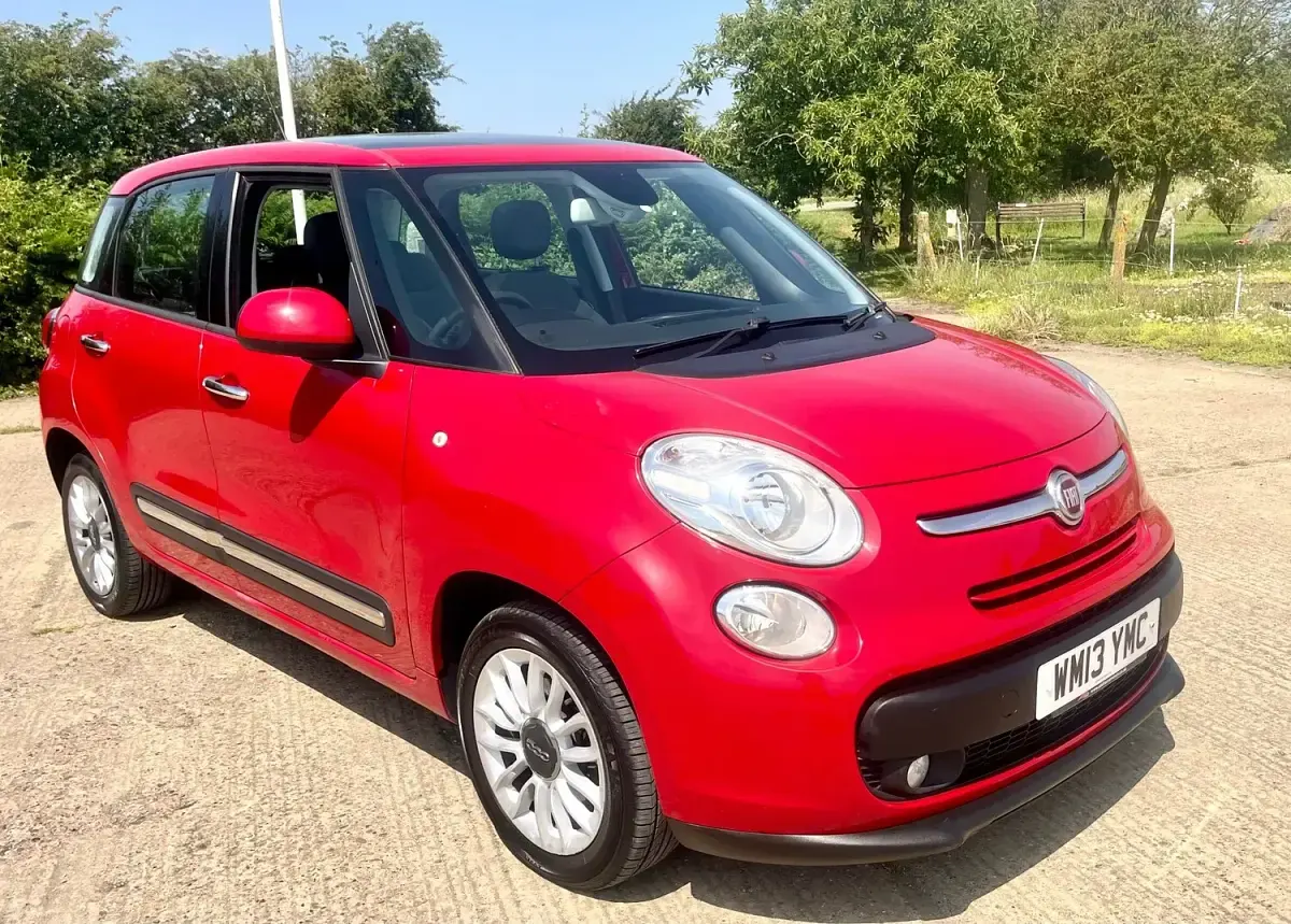 Used Fiat 500L Lounge 85 HP (62 kW) 2013 Red MPV