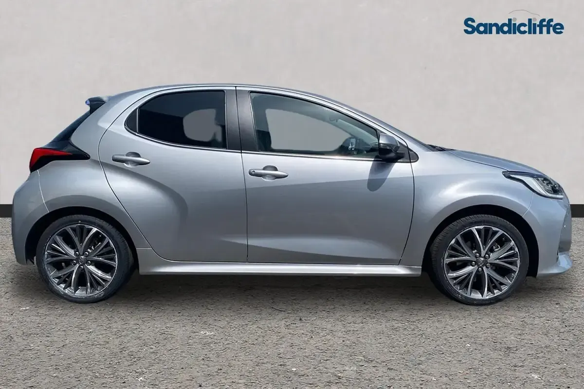Used Toyota Yaris Hybrid 116 HP (85 kW) 2024 Silver Hatchback